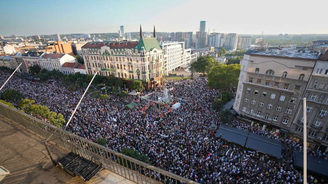 Proteste gegen Autokraten in Serbien: Vucics Macht beginnt zu bröckeln