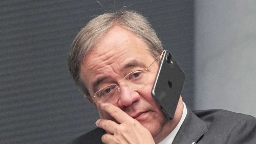 Armin Laschet: Kurioses Telefon-Foto aus Bundestag sorgt für Spekulationen