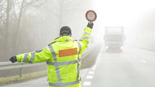 Schon öfters überladen unterwegs: Polizei stoppt Lkw auf Autobahn in Südhessen sofort