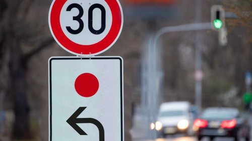 Verkehrsschild mit rotem Punkt verwirrt Autofahrer – was das Zeichen bedeutet