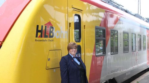 „Völlig selbstlos und unglaublich herzlich“: 54-Jährige zu Hessens „Eisenbahnerin mit Herz“ gekürt