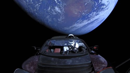 Tesla fliegt durchs Weltall – Wo befindet sich das Auto fünf Jahre nach dem Start?