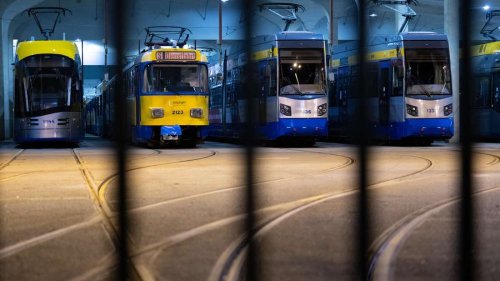 Groß-Streik am Montag: Busse, Bahnen und Flughäfen kommen zum Stillstand