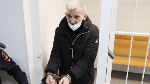 „20-Kilo-Lesebrille“: 67-jähriger Historiker beklagt üble Tricks in Putins Strafkolonie