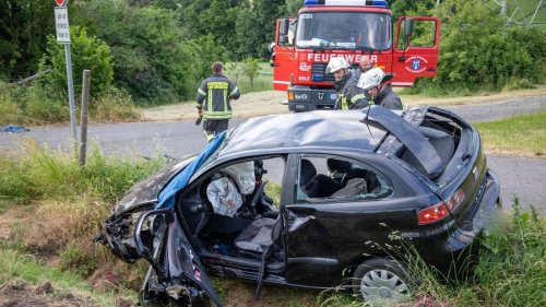 Frontalzusammenstoß: Zwei Tote, vier Verletzte