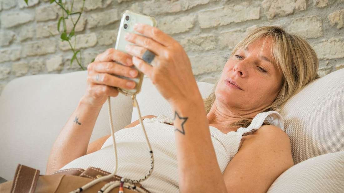 Studie: Maximal zwei Stunden Handyzeit machen einiges aus