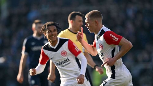 Eintracht siegt mit Verspätung