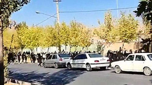 Iran: Regime organisiert Gegendemos – Proteste dauern an