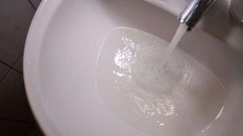 Abfluss verstopft: Wird er mit Hausmitteln wieder frei?