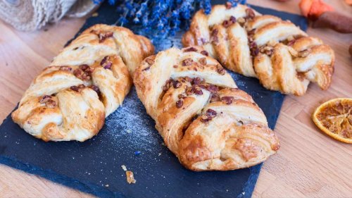 So machen Sie einen einfachen Pizzazopf – schneller Partysnack mit Blätterteig