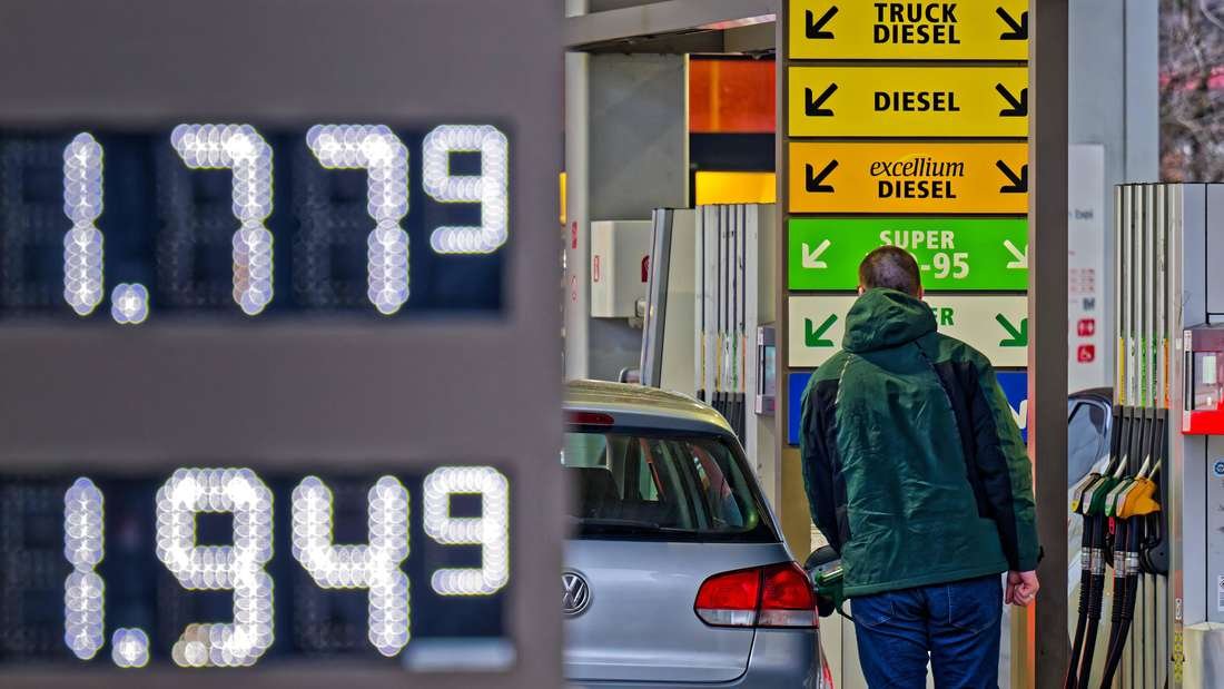Verwirrung an der Tankstelle: Zählt der Zapfsäulen- oder Anzeigetafel-Preis?
