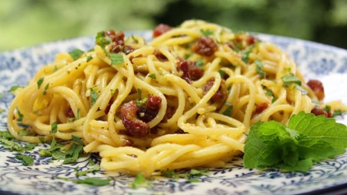 So kochen Sie echte Spaghetti Carbonara in weniger als 20 Minuten