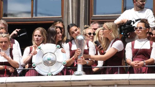 Frauen machen es den Männern vor – die besten Bilder von der Bayern-Meisterfeier