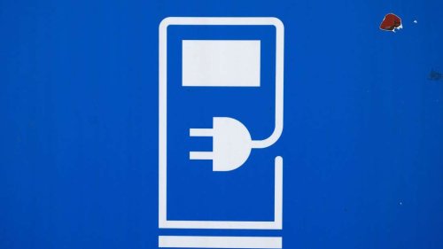 HUK Coburg: Große Mehrheit der Autobesitzer meidet E-Autos