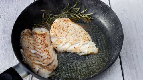 Schilddrüsenunterfunktion: Regelmäßig Fisch essen kann Symptome lindern