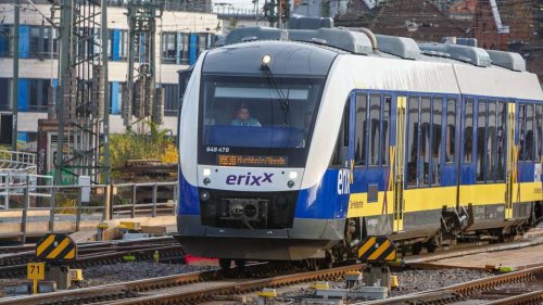 Offensichtlicher Fehler am Bahnsteig: Zug-Ansage aus Niedersachsen wird zum Internet-Hit