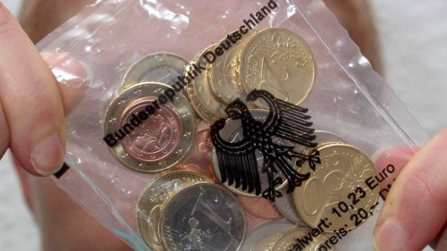 Die ersten Euro-Münzen nach Einführung: So viel ist das Starterkit heute wert