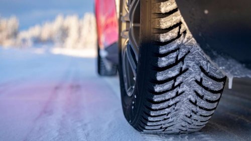 „Gefährlich“: Zwei Billig-Pneus fallen im Winterreifentest für SUV durch