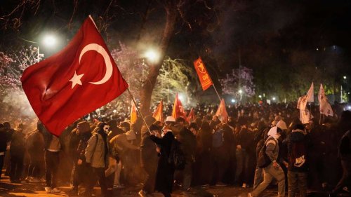 Proteste in der Türkei: Menschen fordern Rücktritt der Erdogan-Regierung