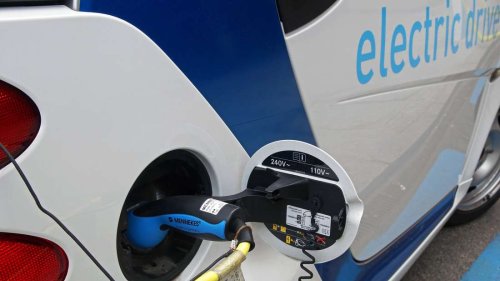 Zwölf Jahre altes E-Auto braucht Akkureparatur: Besitzer staunt über Rechnung