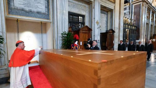 Papst-Grab für Publikum zugänglich - Konklave rückt näher