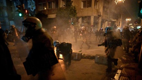 Griechische Polizei erschießt 16-jährigen Roma – blutige Proteste