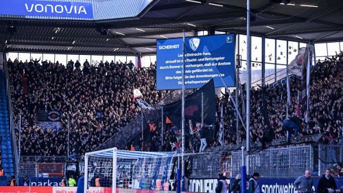 Banner im Eintracht Fanblock verzögern Spielbeginn – Spielabbruch drohte