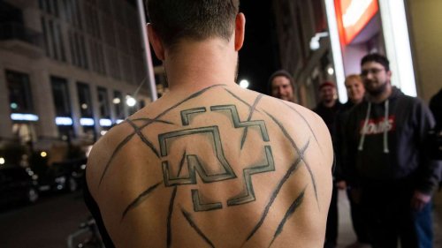 „Bekomme hunderte Anfragen“ – Tätowiererin bietet kostenlose Cover-Ups für Rammstein-Tattoos an