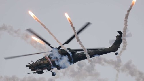„Große Hysterie“ im Kreml: Saboteure sollen Flugzeuge in der Nähe Moskaus in die Luft gejagt haben