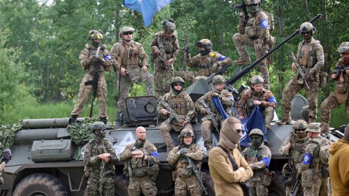 „Freiwilligenkorps“ nimmt russische Soldaten gefangen – und übergibt sie an die Ukraine