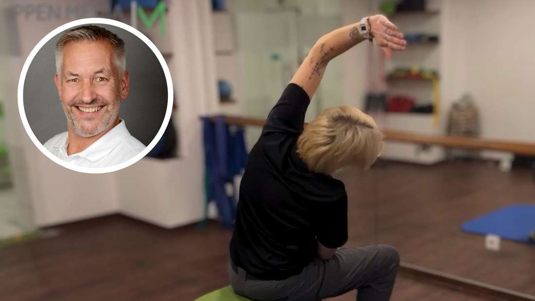 Rücken und Wirbelsäule mobilisieren – Physiotherapeut zeigt eine einfache Übungsroutine für zu Hause