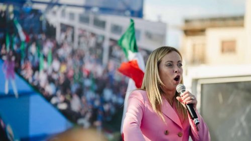 Italien-Wahl: Umfrage sieht Melonis Fratelli vorn - sie machte auch „Strand-Enteignung“ der EU zum Thema