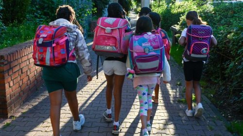 Frankfurt: Schulkinder fordern sichere Schulwege