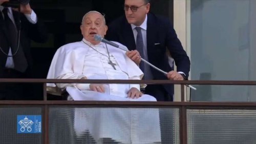 Im Video: Papst Franziskus wird aus Klinik entlassen und bedankt sich bei Menschen