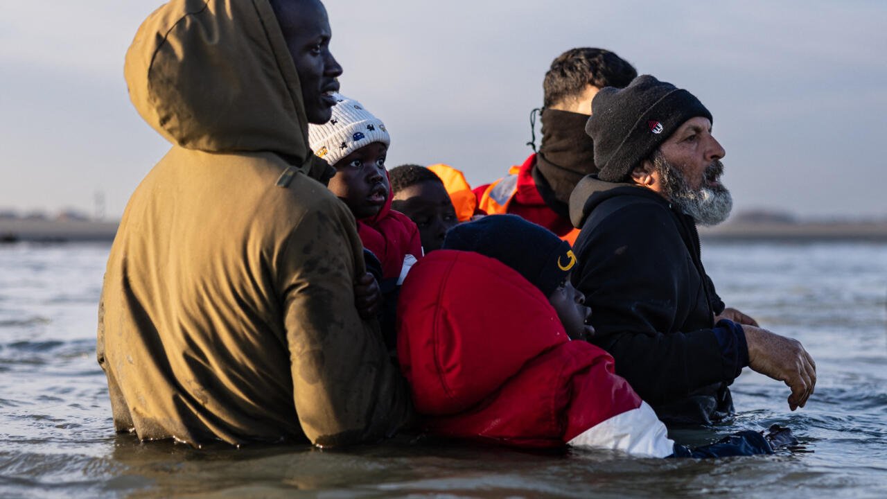 UK, France agree on three-year deal to curb Channel migrant crossings
