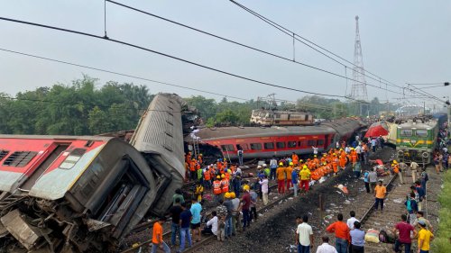 More than 280 dead, 850 injured in India train crash