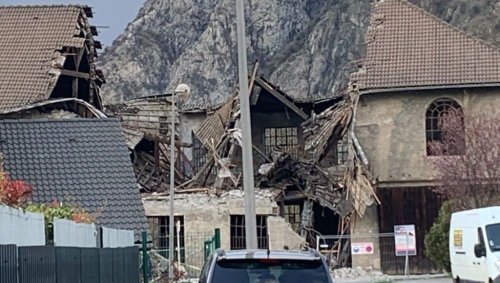 Patrimoine : effondrement d'une partie de la rizerie de La Chambre, en Maurienne - ici