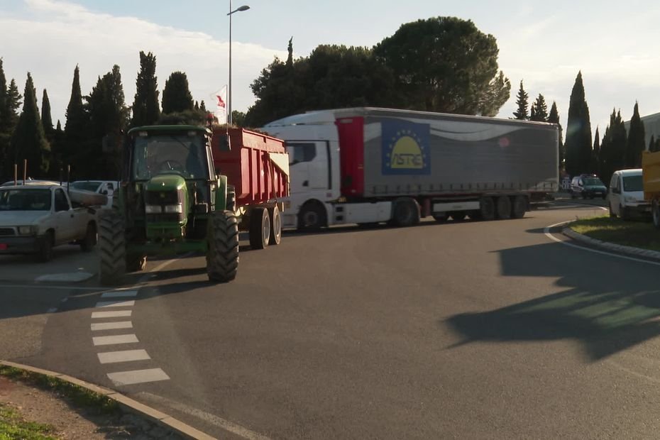 « On ne supporte plus de ne pas pouvoir se battre avec les mêmes armes » : les tracteurs de retour sur les routes pour exprimer la colère des agriculteurs