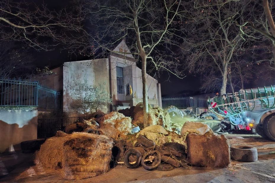 Circulation très perturbée : routes, autoroutes et trains , le point sur les blocages agricoles