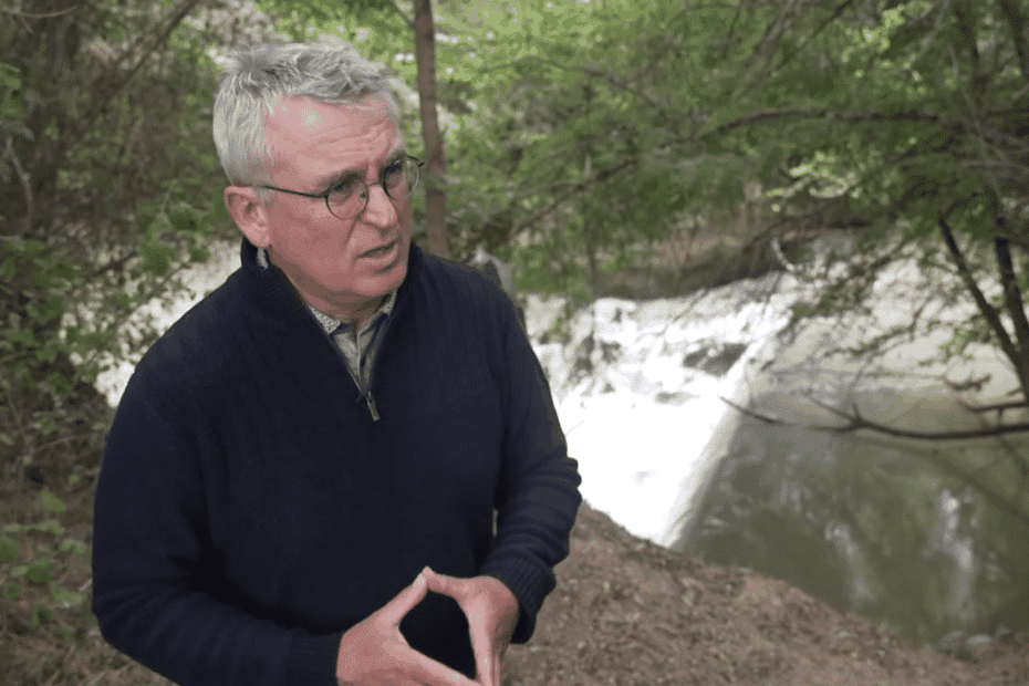 « Ces pesticides présents dans l’eau brute se retrouvent dans l’eau potable » : l’alerte d’un pharmacien sur les polluants éternels