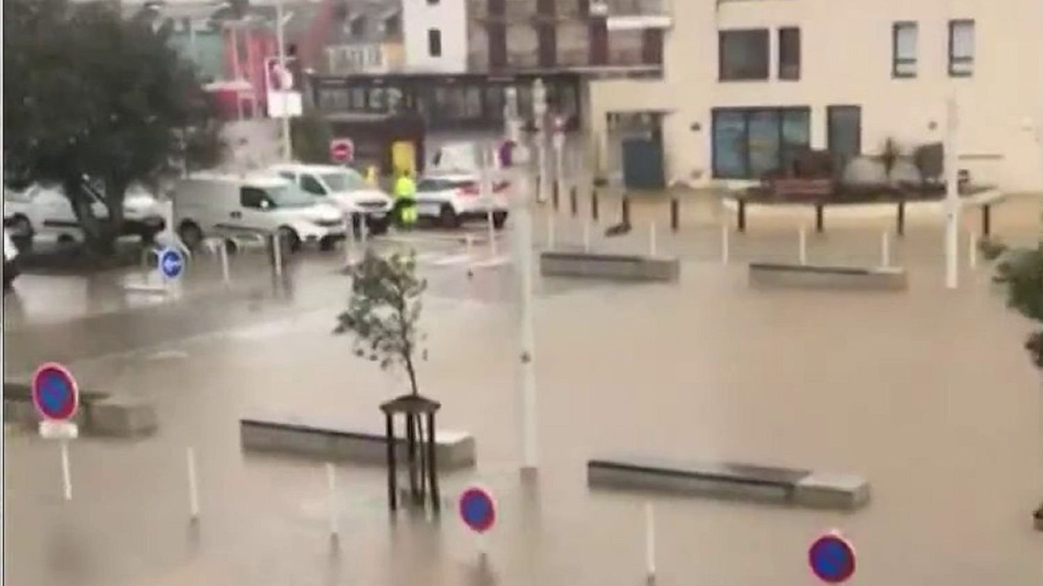 « De l&rsquo;eau jusqu&rsquo;à hauteur des genoux » : plus de 230 interventions de pompiers face aux pluies diluviennes dans le Finistère ce jeudi