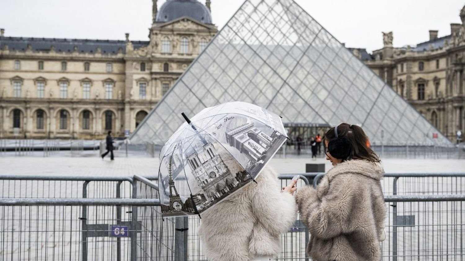Réaménagement du Louvre : la désignation du cabinet d'architectes reportée sine die