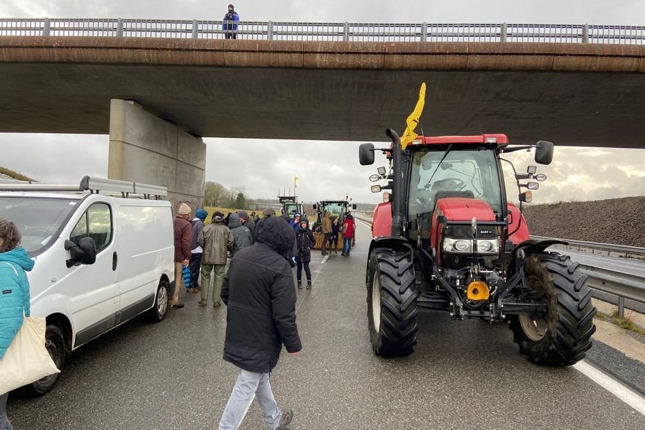 Dermatose nodulaire : autoroutes coupées, nombreux barrages malgré l&rsquo;appel à la trêve de Noël, le point sur la mobilisation des agriculteurs