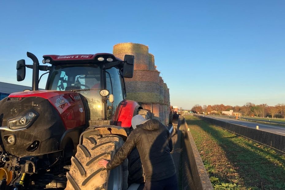 CARTE. « C’est parti pour l’hiver » : autoroutes fermées et actions coup de poing, les lieux de la mobilisation des agriculteurs