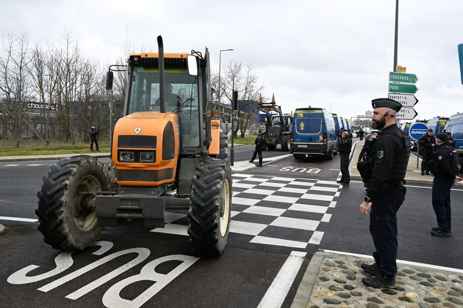 « On veut maintenir la pression parce qu’on n’a pas eu d’avancées réelles » : les agriculteurs autorisés à manifester en centre ville, mais sans tracteur