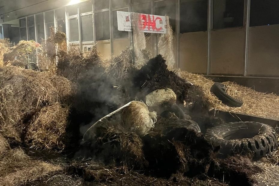Dermatose nodulaire : après l’abattage de troupeaux dans le Sud-Ouest, plusieurs centaines d’agriculteurs mobilisés en Auvergne-Rhône-Alpes