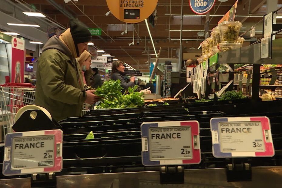 « C&rsquo;est un message pour les agriculteurs » : des contrôles inopinés de supermarchés pour vérifier l&rsquo;origine des produits