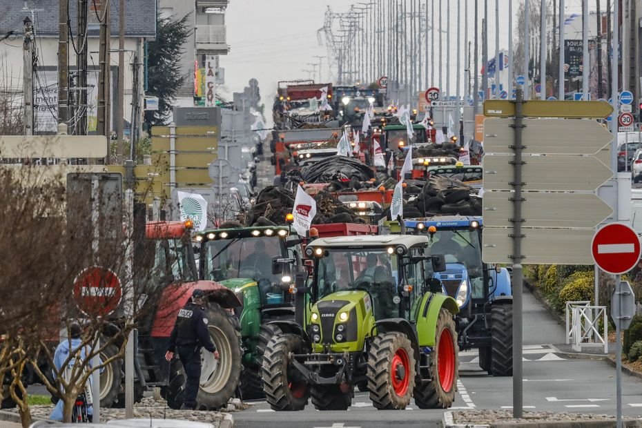 « Le risque pour l’agriculture française est déjà entamé » : nouvelle mobilisation de la FNSEA et des JA dans l’agglomération de La Rochelle