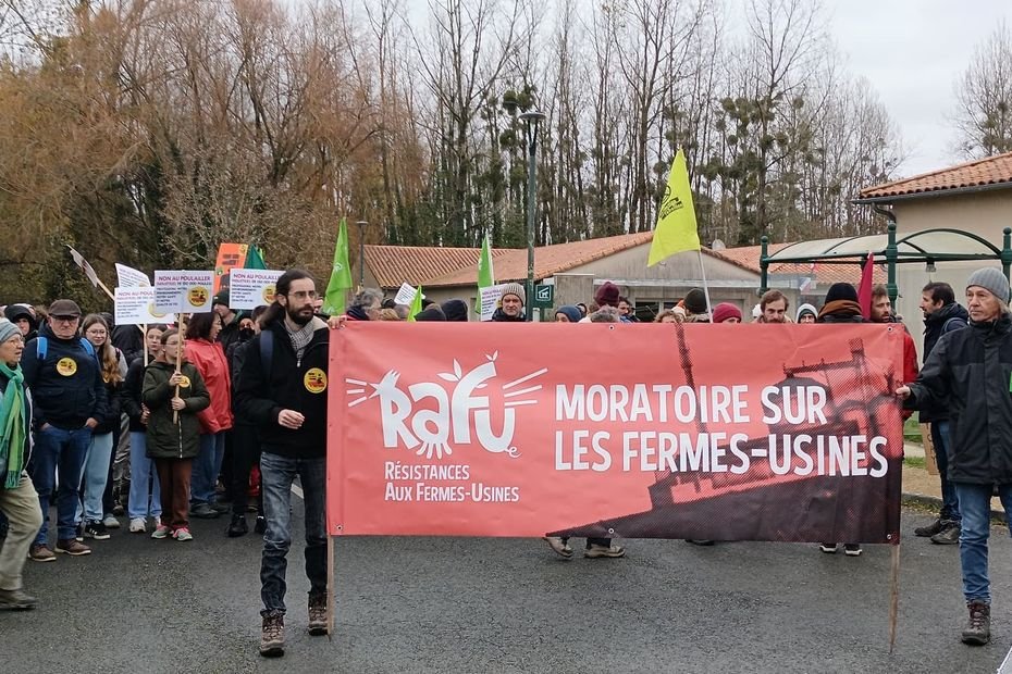 Une centaine de personnes mobilisées contre le projet d’un poulailler industriel de plus de 140 000 poules pondeuses