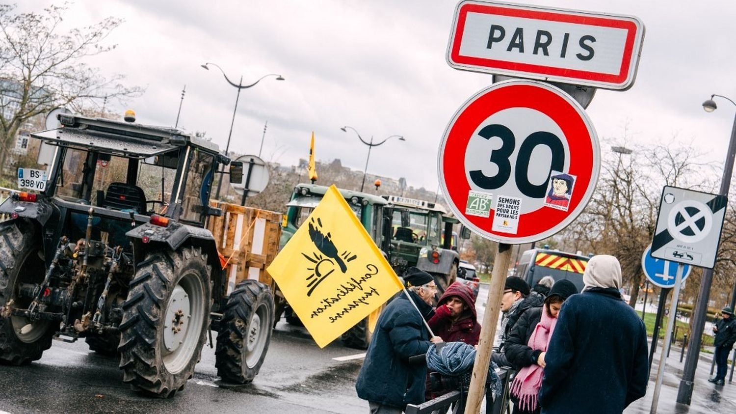 Colère des agriculteurs : une manifestation prévue mardi matin à Paris, plusieurs centaines de tracteurs attendus